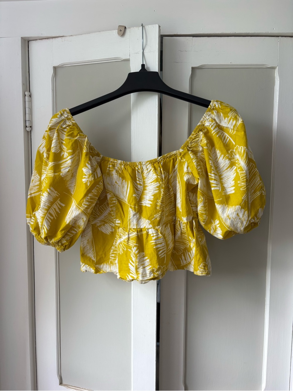 Sim + Sam Small Crop Top Blouse